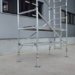 Detail spojovacieho uzla lešenia s farebným označením dielov